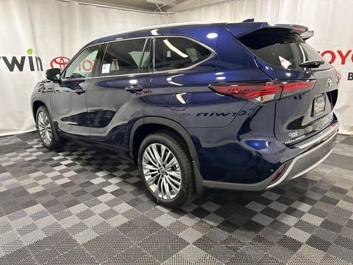 2026 Toyota Highlander Hybrid Platinum