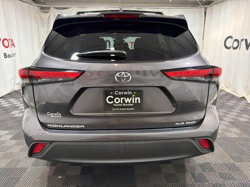 Magnetic Gray Metallic 2023 Toyota Highlander XLE