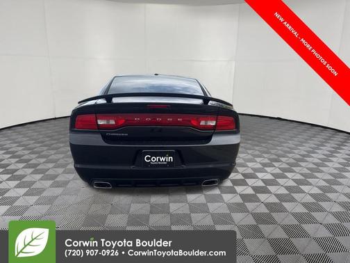 Phantom Black Tri-Coat Pearl 2013 Dodge Charger SE