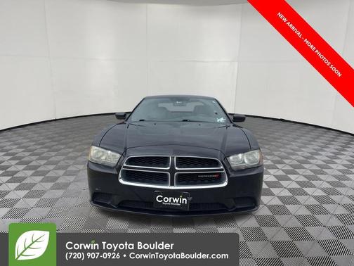 Phantom Black Tri-Coat Pearl 2013 Dodge Charger SE