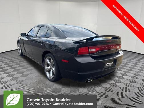 Phantom Black Tri-Coat Pearl 2013 Dodge Charger SE