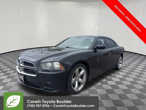 Phantom Black Tri-Coat Pearl 2013 Dodge Charger SE