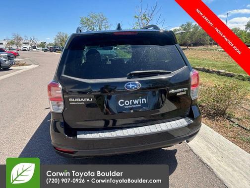 Crystal Black Silica 2017 Subaru Forester 2.5i Premium