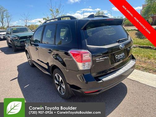 Crystal Black Silica 2017 Subaru Forester 2.5i Premium