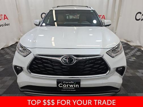 Wind Chill Pearl 2026 Toyota Highlander Hybrid Platinum