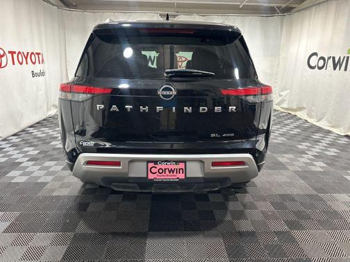 2022 Nissan Pathfinder SL 4WD