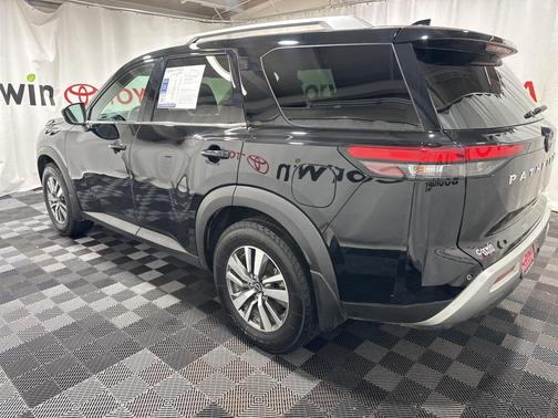 2022 Nissan Pathfinder SL 4WD