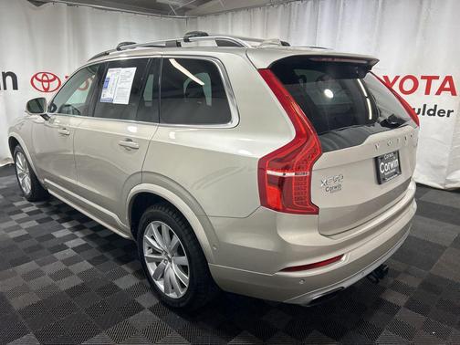 2016 Volvo XC90 T6 Momentum