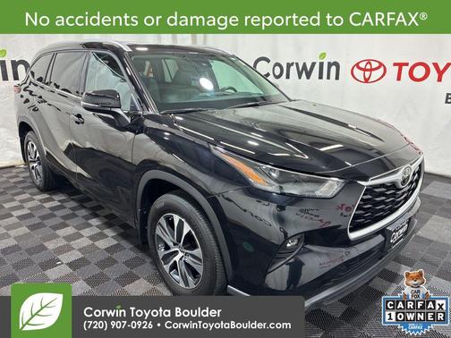 Midnight Black Metallic 2022 Toyota Highlander XLE