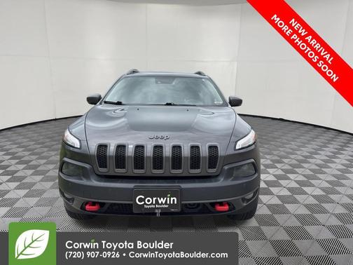 Granite Crystal Metallic Clearcoat 2014 Jeep Cherokee Trailhawk