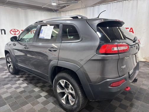 Granite Crystal Metallic Clearcoat 2014 Jeep Cherokee Trailhawk