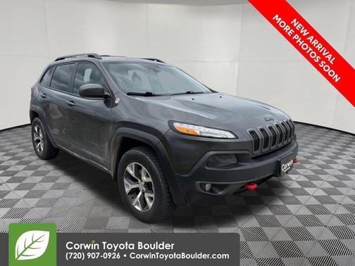 Granite Crystal Metallic Clearcoat 2014 Jeep Cherokee Trailhawk