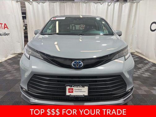 Midnight Black Metallic 2025 Toyota Sienna Woodland Edition