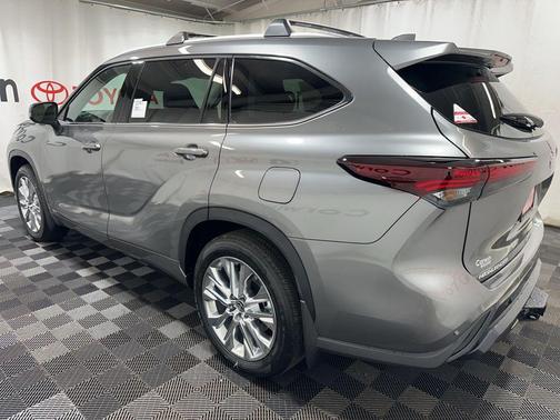 2026 Toyota Highlander Hybrid Limited