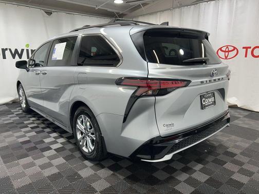 2022 Toyota Sienna XSE 7 Passenger