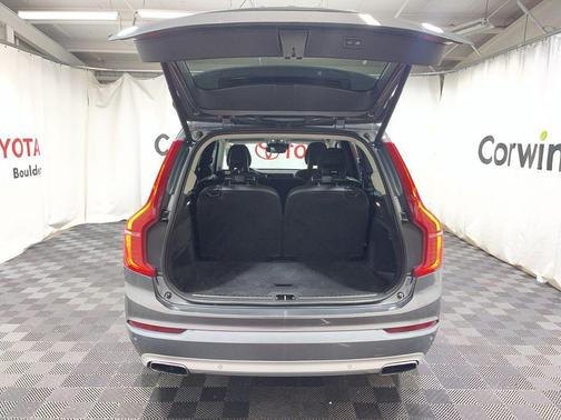 2016 Volvo XC90 T6 Momentum