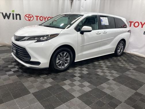 2024 Toyota Sienna LE