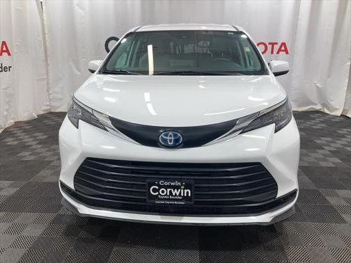 2024 Toyota Sienna LE