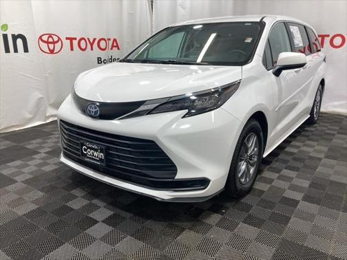 2024 Toyota Sienna LE