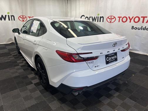 Ice Cap 2025 Toyota Camry SE