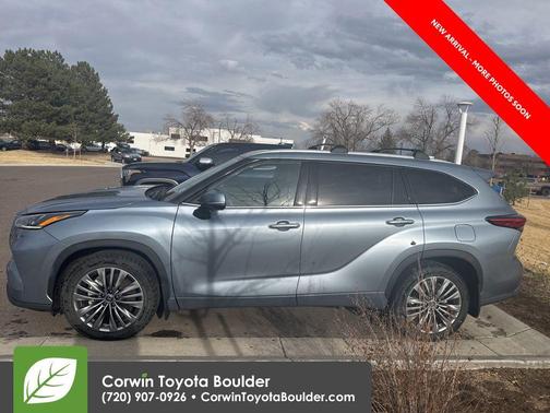 Moon Dust 2020 Toyota Highlander Platinum
