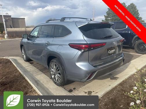 Moon Dust 2020 Toyota Highlander Platinum