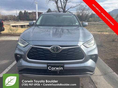 Moon Dust 2020 Toyota Highlander Platinum