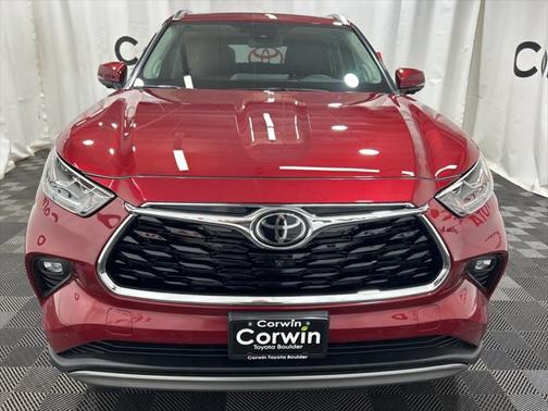 2025 Toyota Highlander Hybrid Platinum