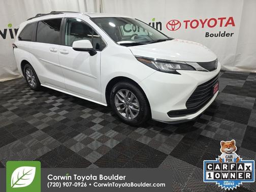 2022 Toyota Sienna LE