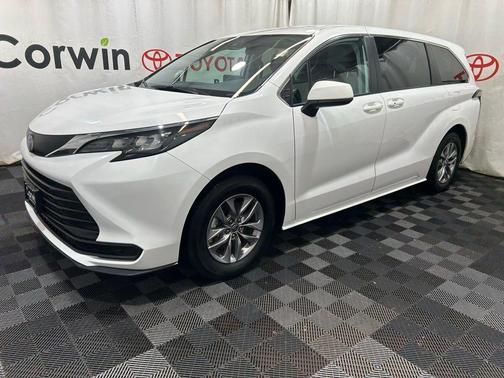 2024 Toyota Sienna LE