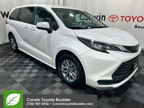 2024 Toyota Sienna LE