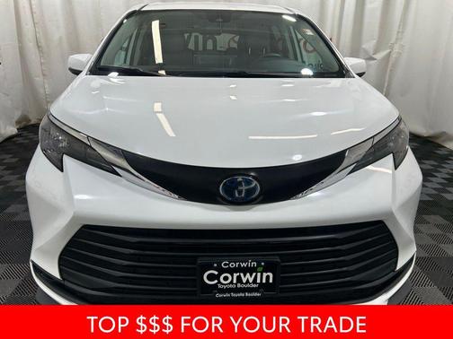 2024 Toyota Sienna LE