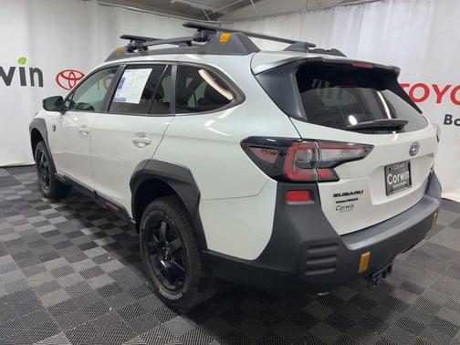Crystal White Pearl 2025 Subaru Outback Wilderness
