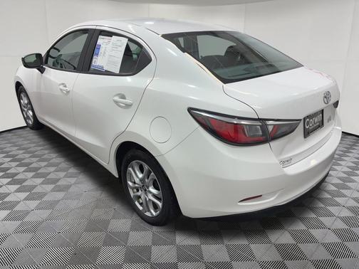 Frost 2018 Toyota Yaris iA Base