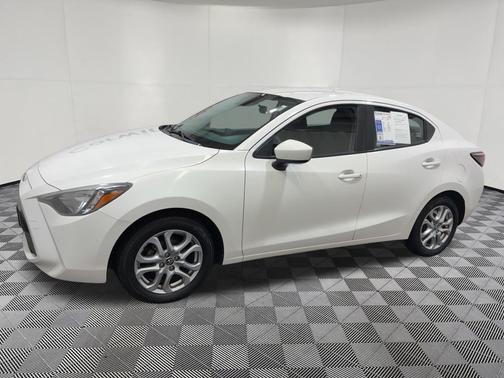 Frost 2018 Toyota Yaris iA Base