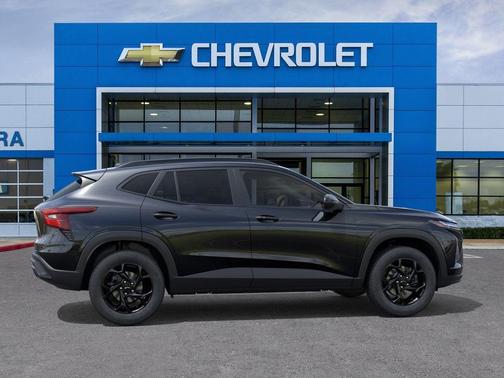 Mosaic Black Metallic 2026 Chevrolet Trax LT