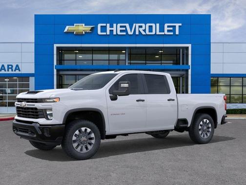 Summit White 2026 Chevrolet Silverado 2500 Custom