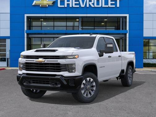 Summit White 2026 Chevrolet Silverado 2500 Custom