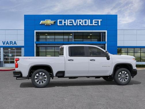 Summit White 2026 Chevrolet Silverado 2500 Custom