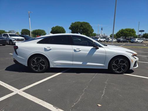 Snow White Pearl 2025 Kia K5 GT-Line