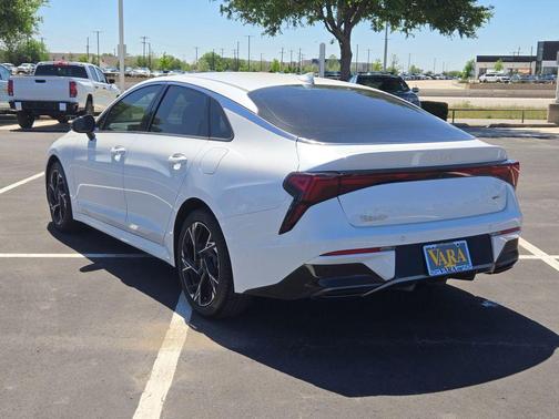 Snow White Pearl 2025 Kia K5 GT-Line