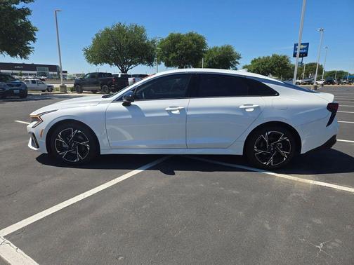 Snow White Pearl 2025 Kia K5 GT-Line