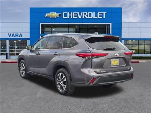 Magnetic Gray Metallic 2022 Toyota Highlander XLE