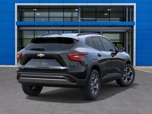 Mosaic Black Metallic 2026 Chevrolet Trax LT