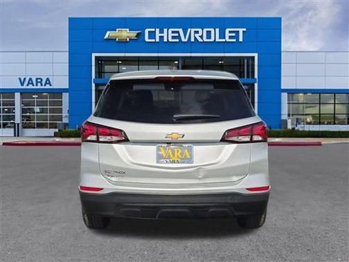 Silver Ice Metallic 2022 Chevrolet Equinox LS