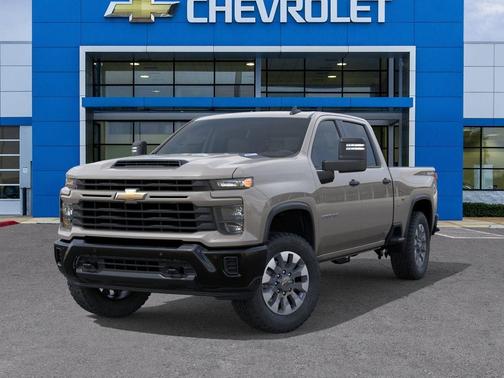 White Sand 2026 Chevrolet Silverado 2500 Custom
