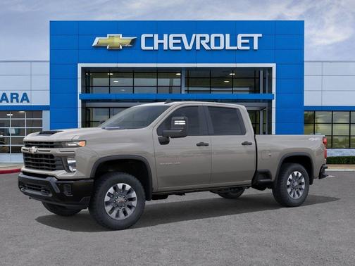 White Sand 2026 Chevrolet Silverado 2500 Custom