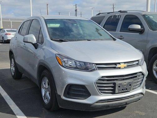 Silver Ice Metallic 2022 Chevrolet Trax LS