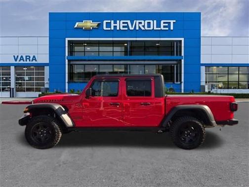 Firecracker Red Clearcoat 2023 Jeep Gladiator Mojave