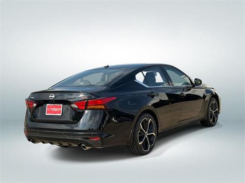 2025 Nissan Altima SR FWD